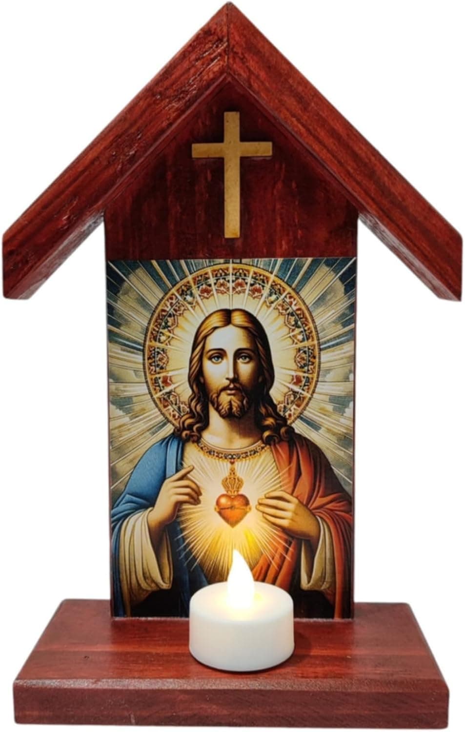 El santuario visto de cerca mostrando el acabado rústico de la madera