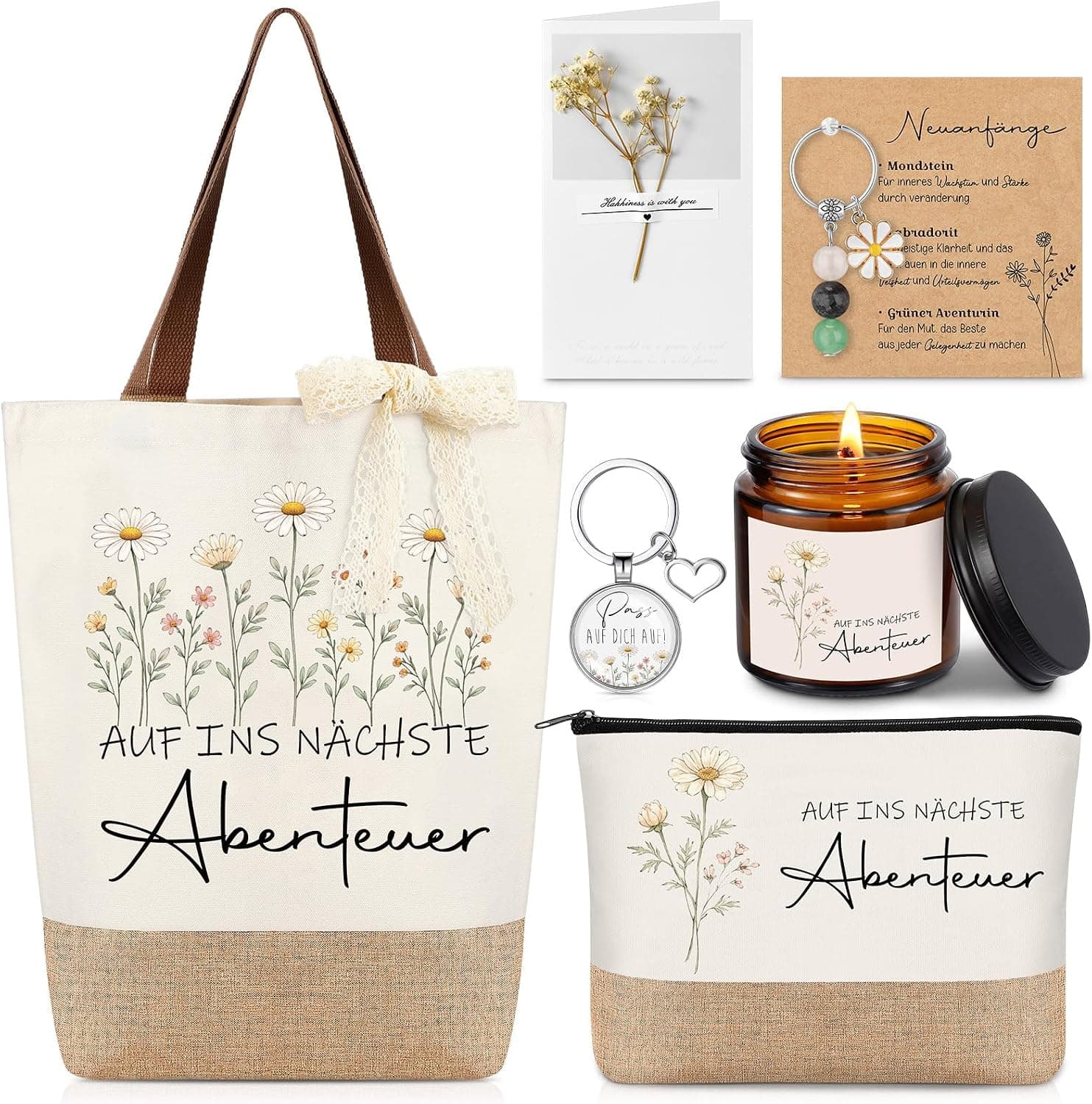 El bolso y el neceser apoyados sobre unas cajas de madera, junto a un jarrón con flores y la vela encendida