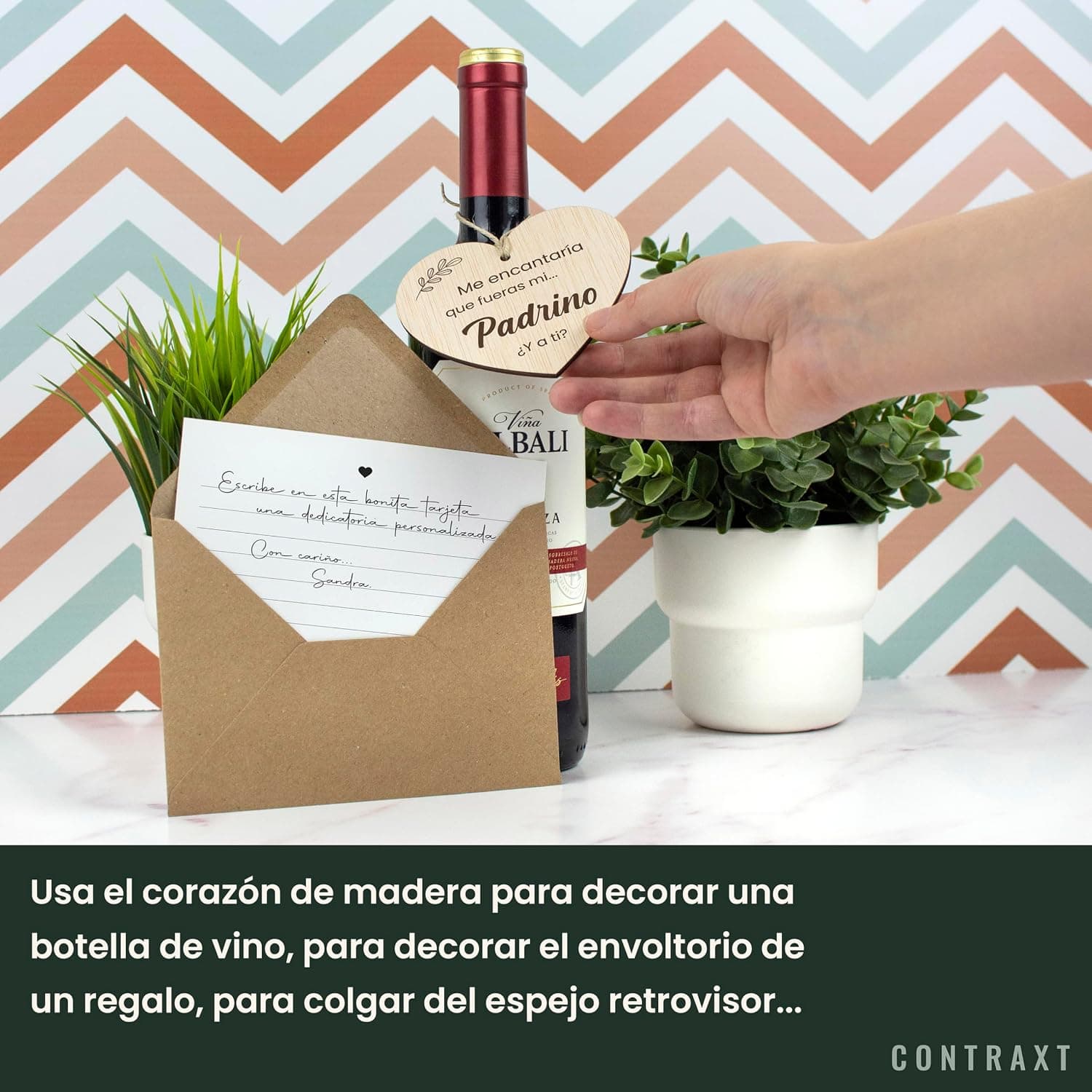 El corazón de madera colgado con su cuerda de yute, con el texto «Me encantaría que fueras mi padrino»