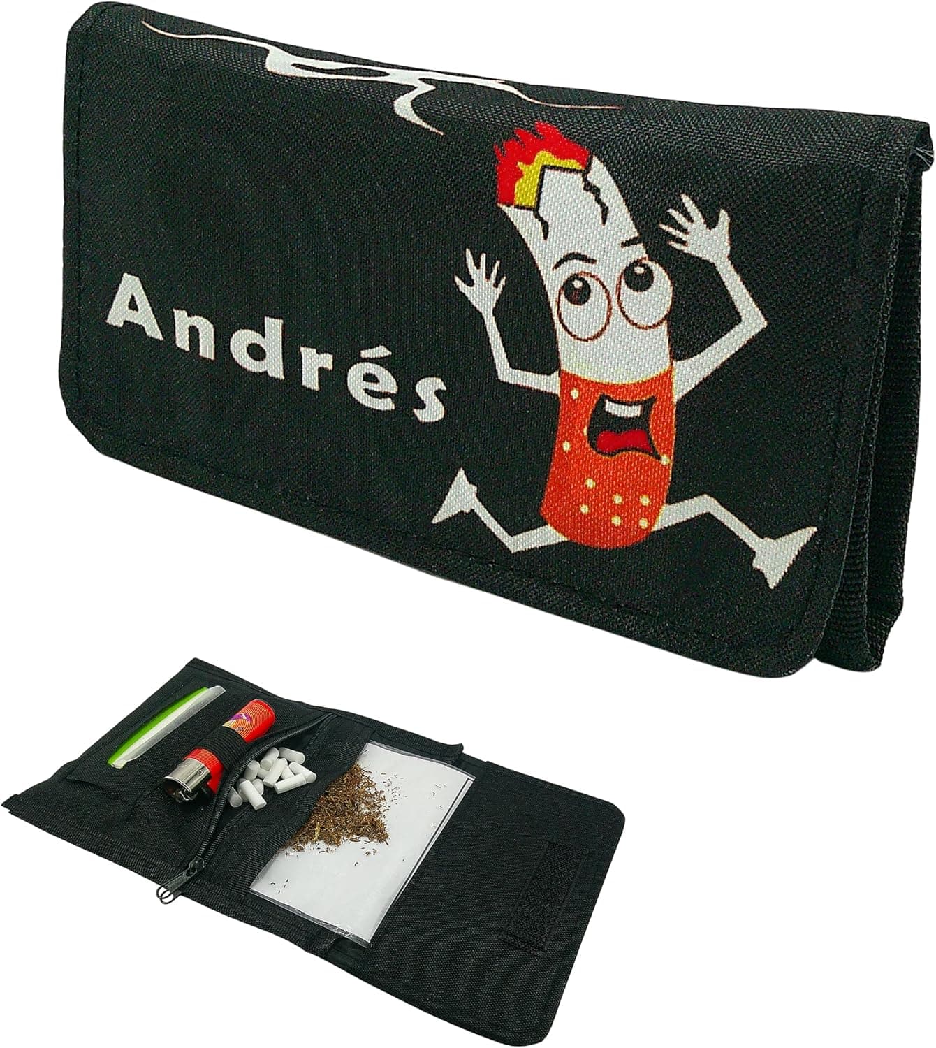 Tabaquera negra personalizada con el nombre «Andrés» y un dibujo de un cigarrillo asustado corriendo, y debajo la misma tabaquera abierta mostrando los compartimentos con mechero, filtros, papel y tabaco