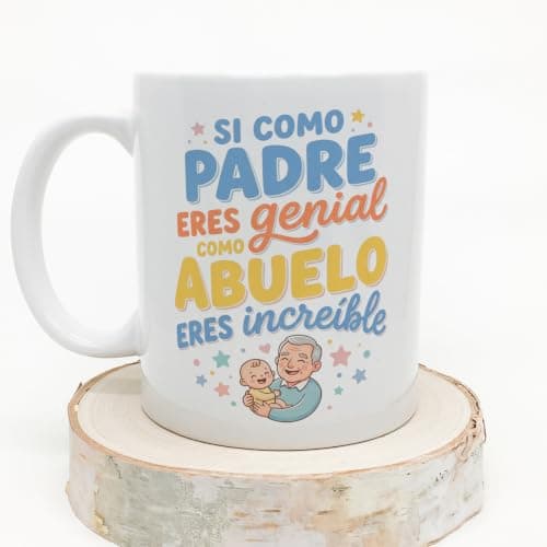 La misma taza vista desde otro ángulo, apoyada sobre una rodaja de madera