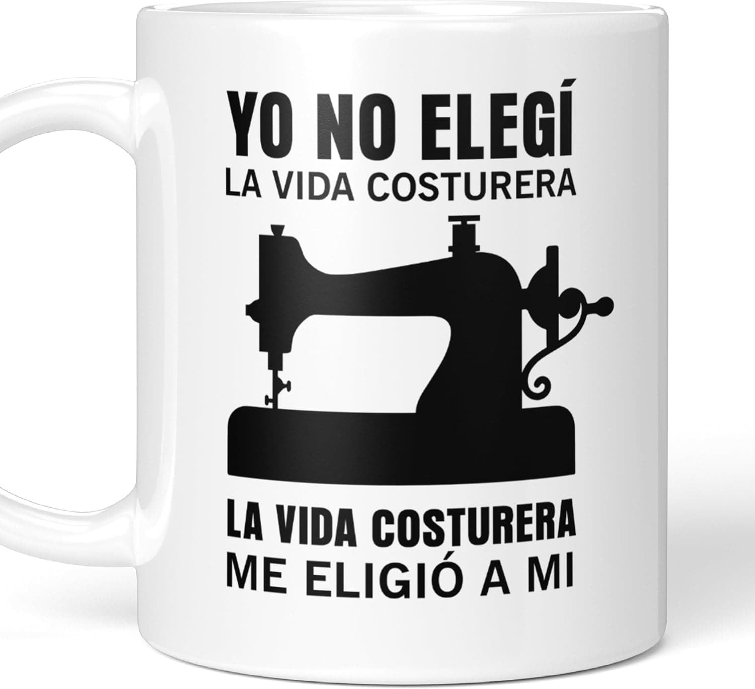 Taza de cerámica con motivo de máquina de coser y hilos