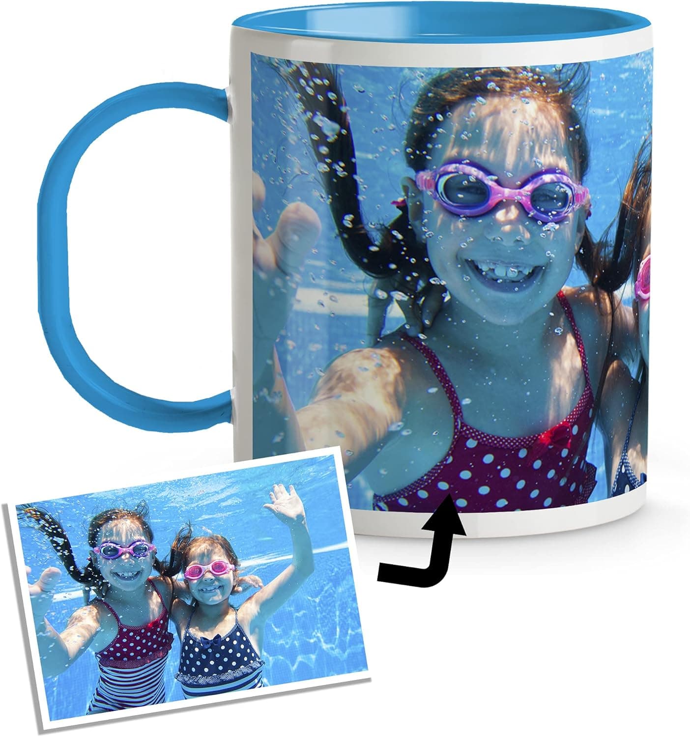 Taza de plástico infantil personalizada con una foto impresa en el cuerpo, sobre fondo blanco