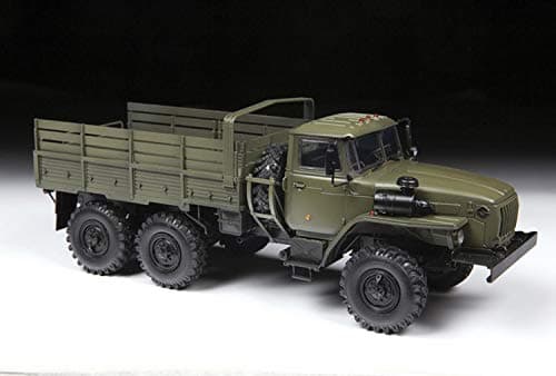 Cabina del camión Ural 4320 de Zvezda