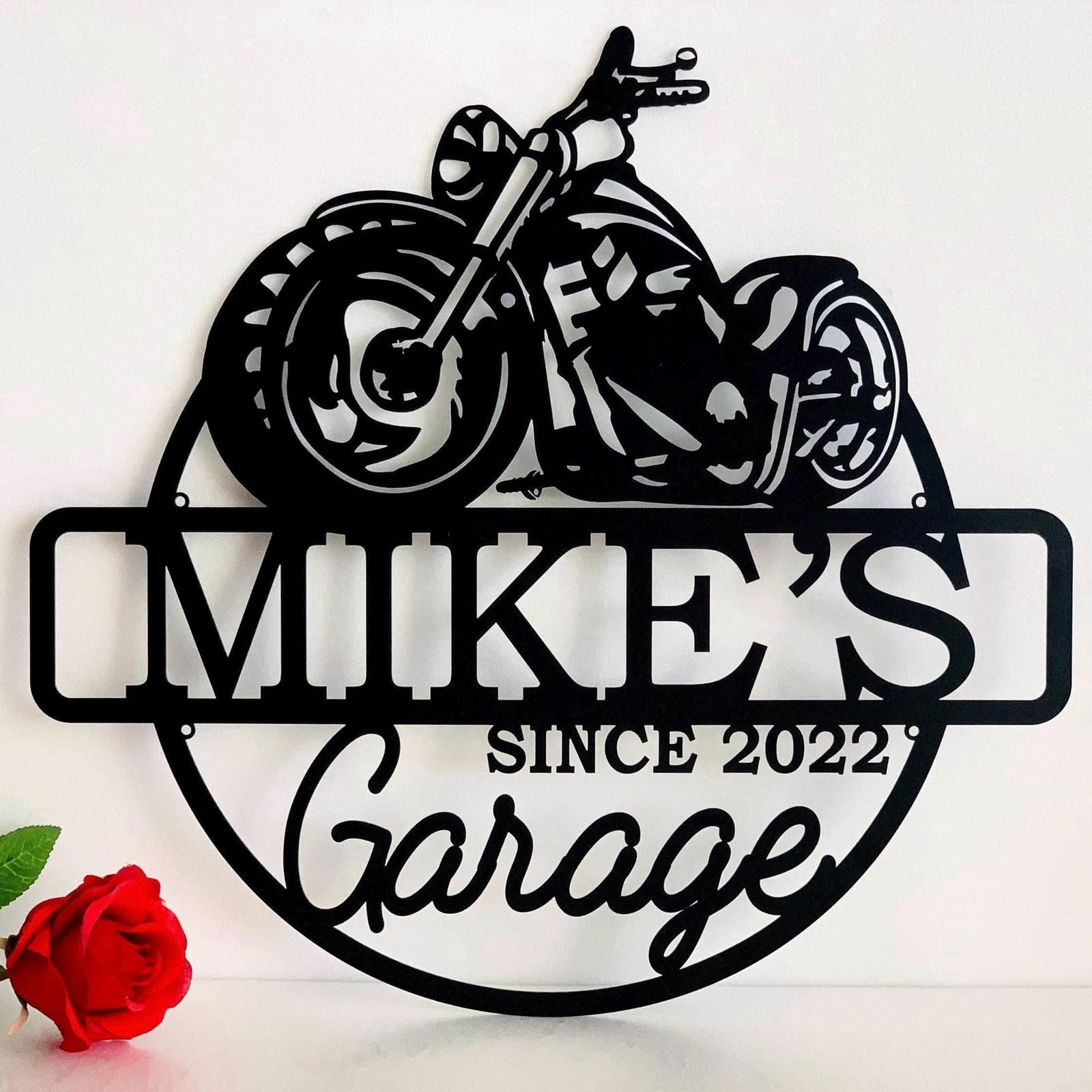 Cartel metálico de garaje con nombre para moto