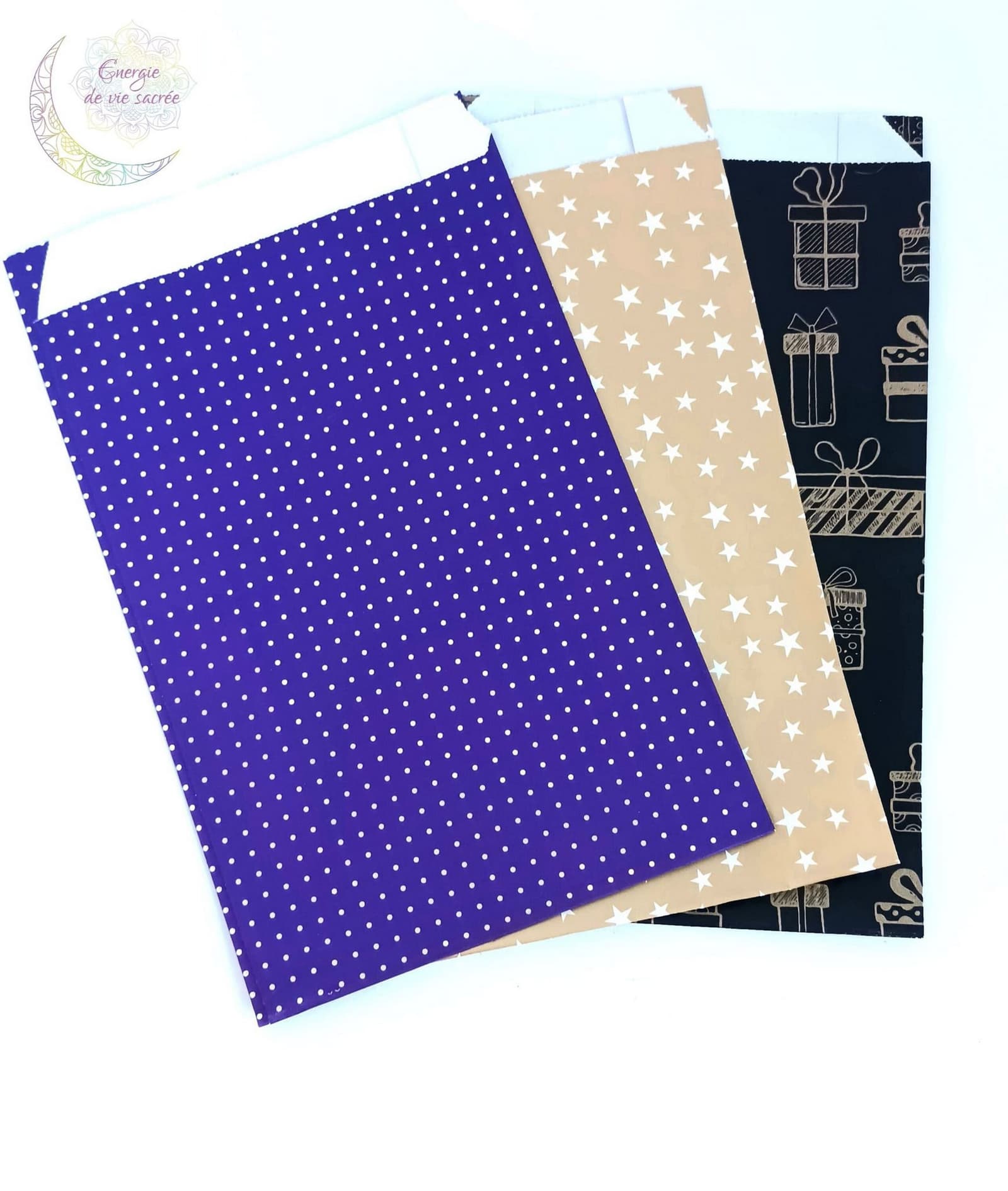 pochette cadeau avec des etoiles pretes à offrir