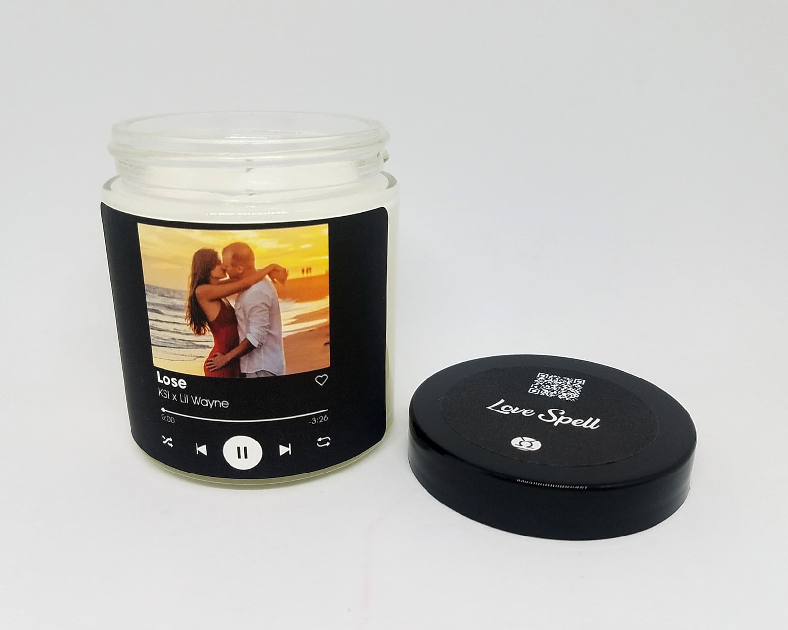 Vela en tarro de cristal transparente con etiqueta personalizada con foto y código QR