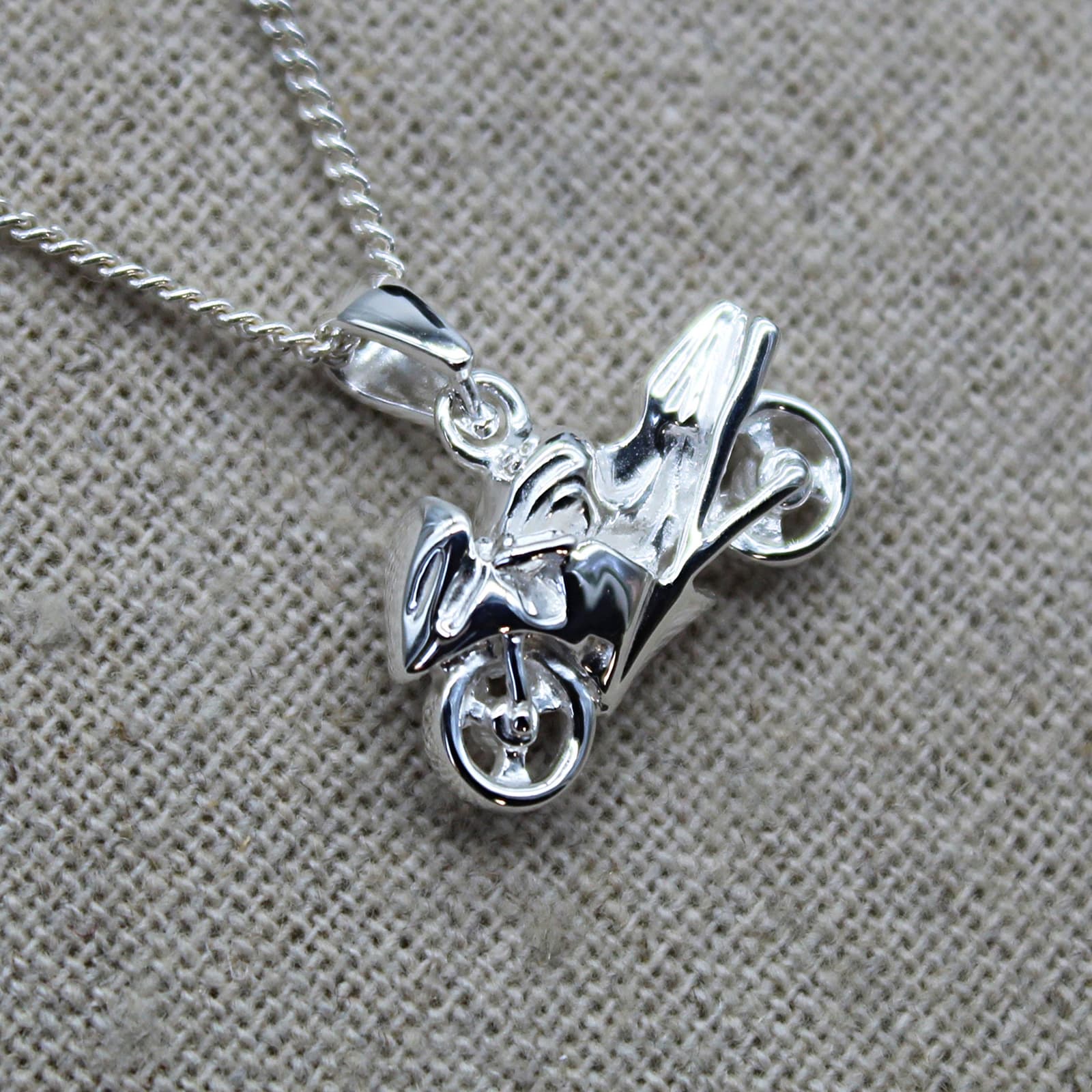 Colgante de moto en plata 925