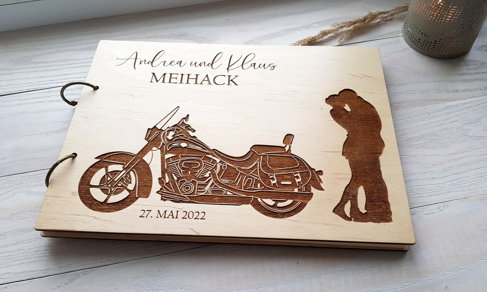 Álbum de boda de madera para pareja motera, foto 6