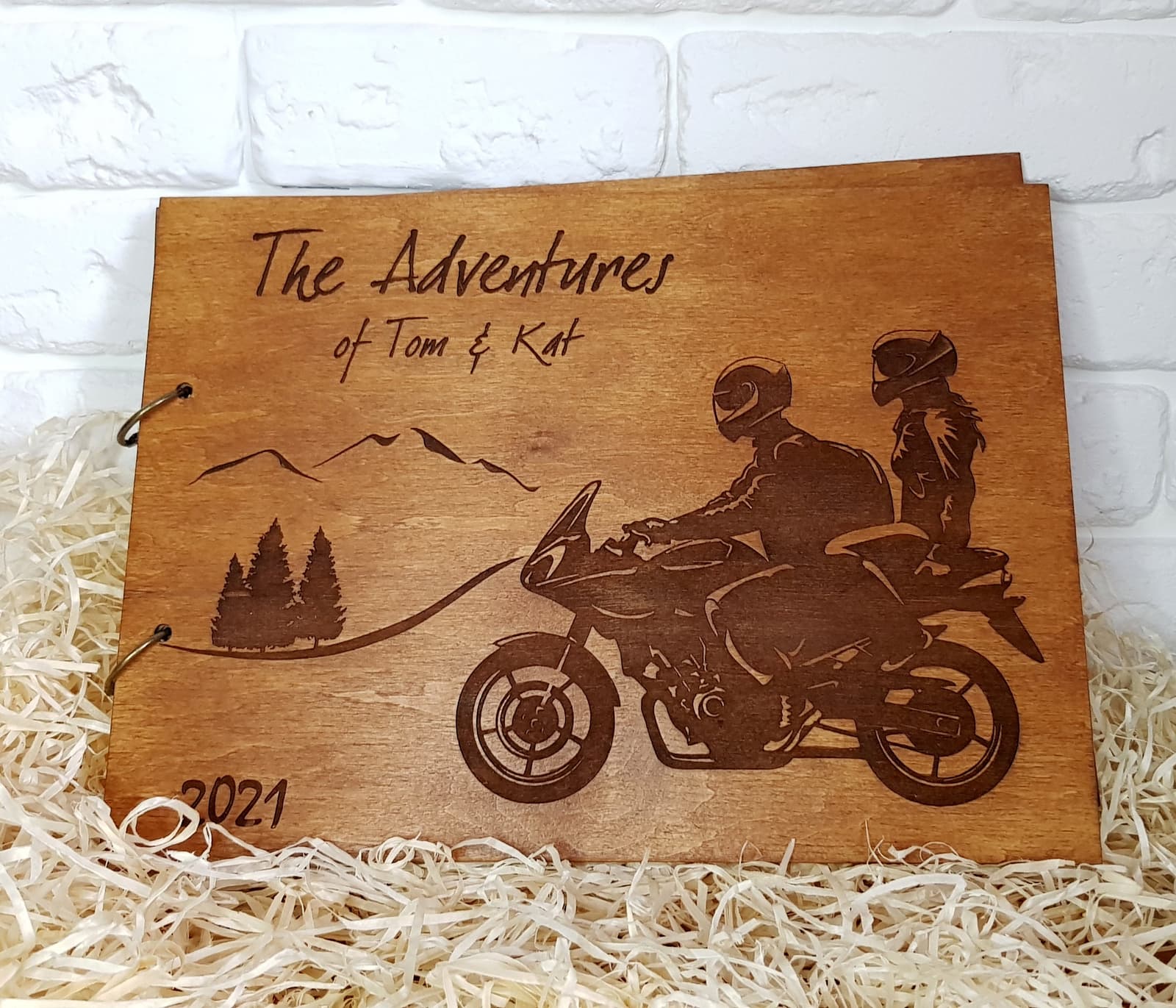 Álbum de boda de madera para pareja motera, foto 8