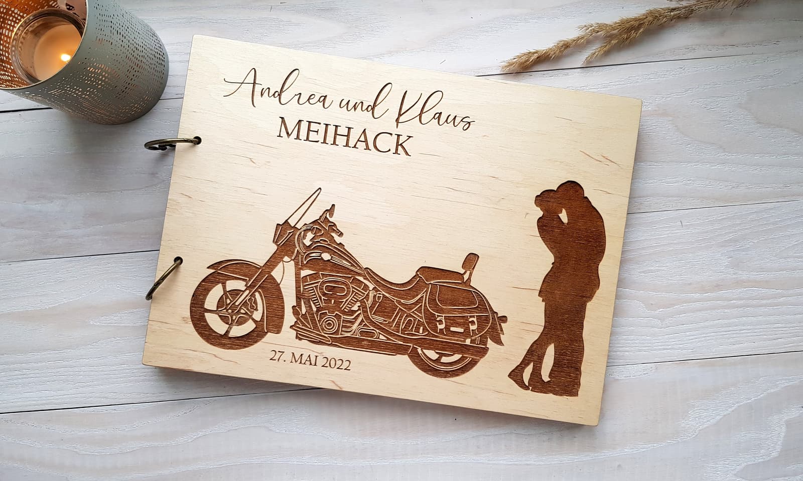 Álbum de boda de madera para pareja motera, foto 5