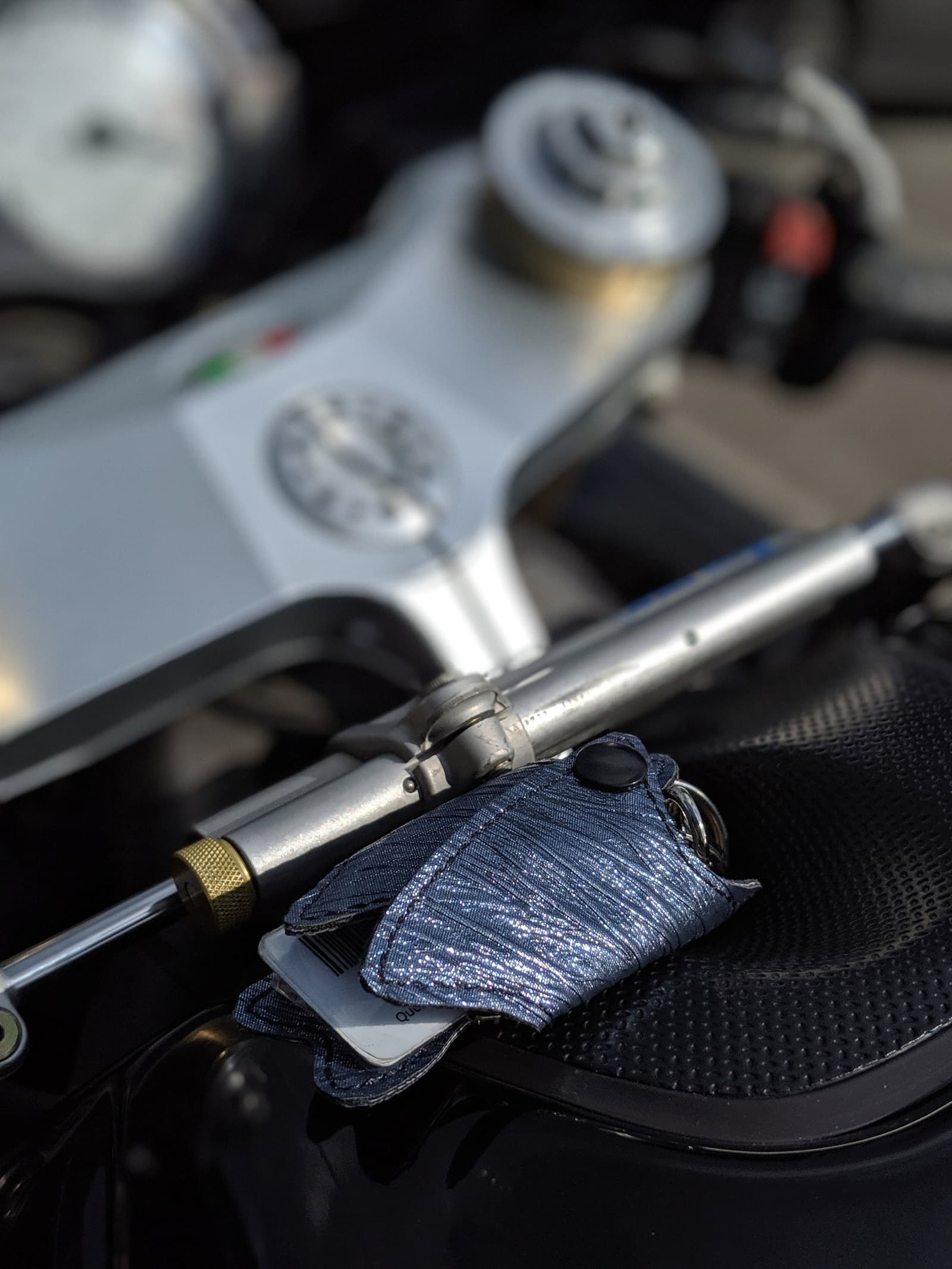 Llavero de cuero en forma de murciélago para moto, foto 10