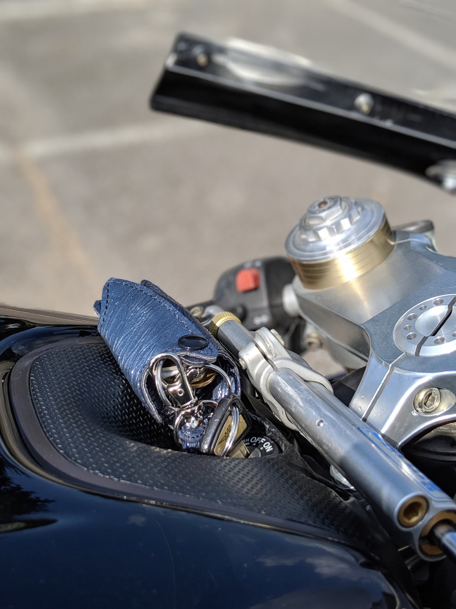 Llavero de cuero en forma de murciélago para moto, foto 8