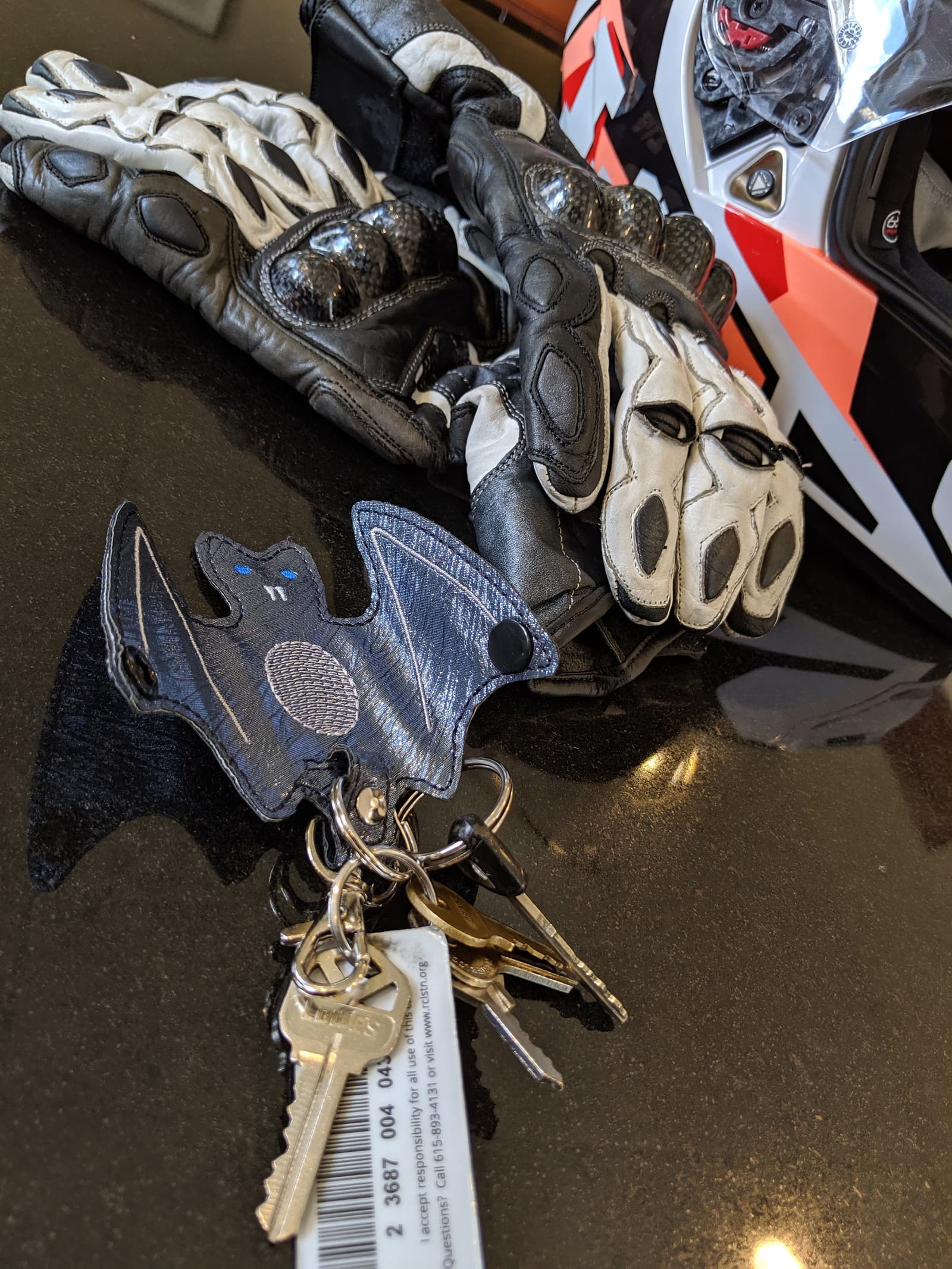Llavero de cuero en forma de murciélago para moto, foto 2