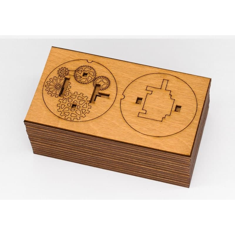 Cryptex Kryptos terminado sobre una mesa de madera