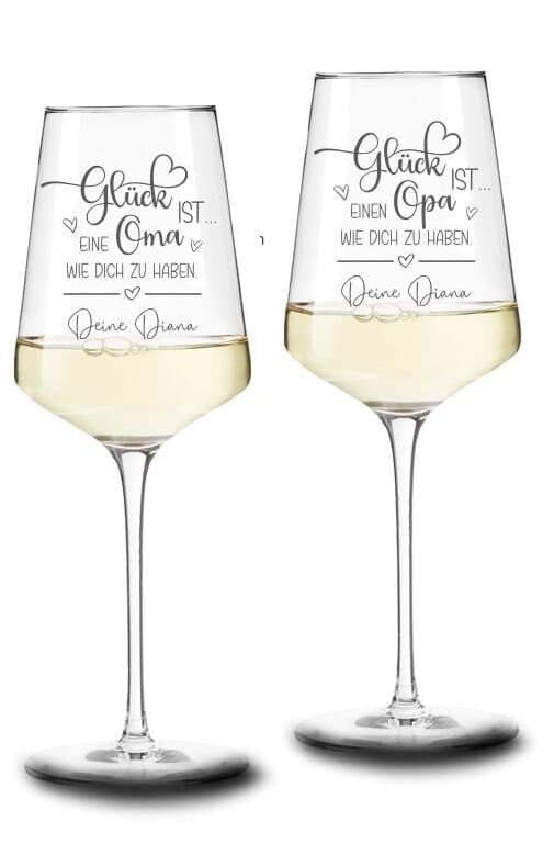 Detalle del grabado personalizado en las copas de vino