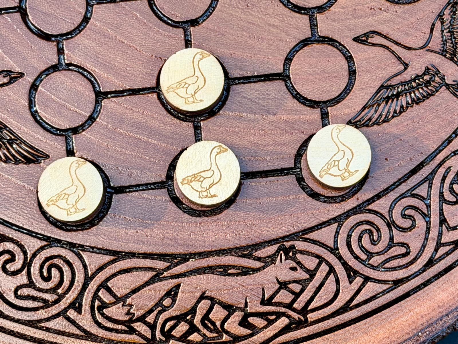 Juego de mesa medieval Fox and Geese artesanal de madera, foto 6