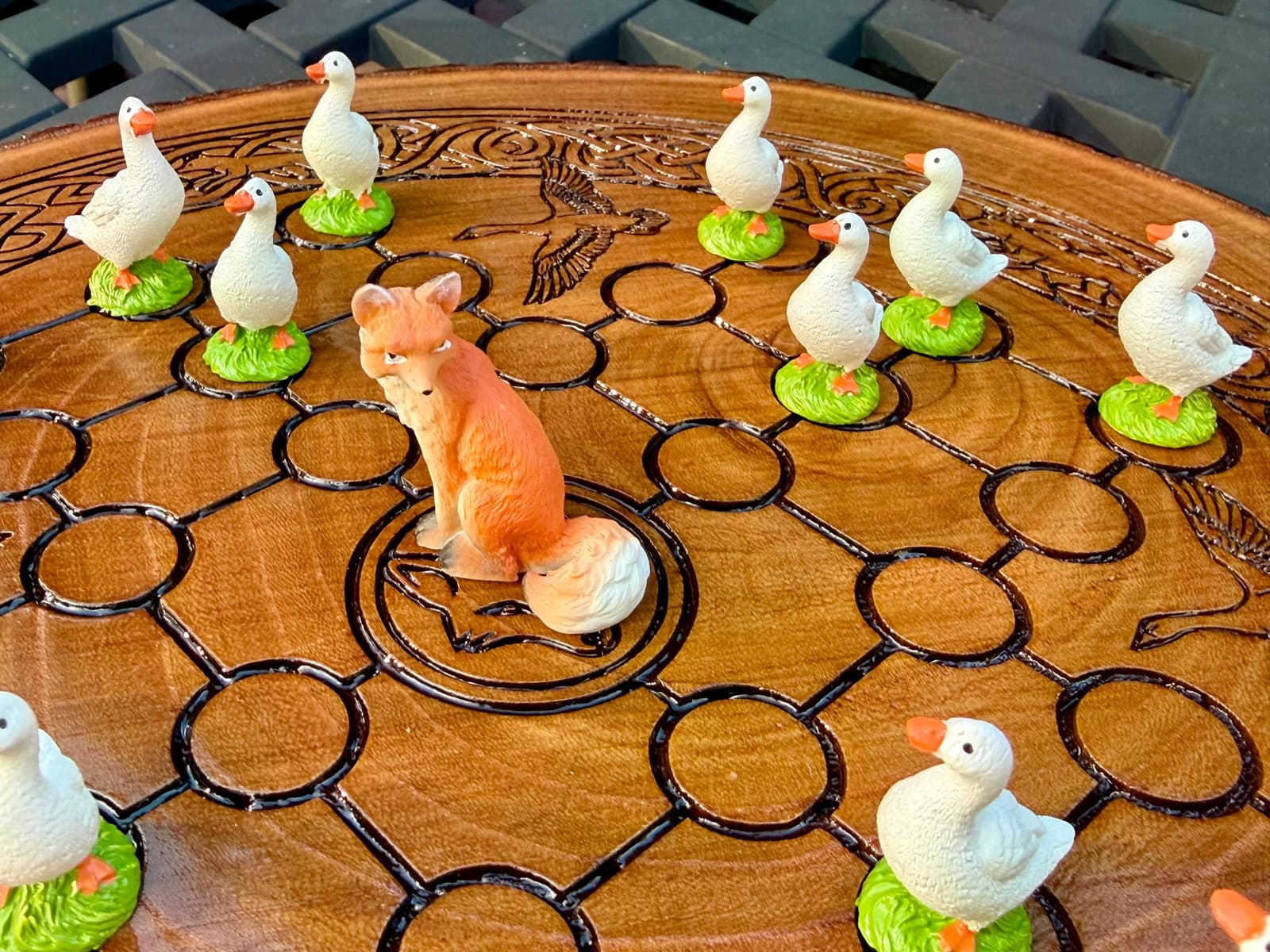 Juego de mesa medieval Fox and Geese artesanal de madera