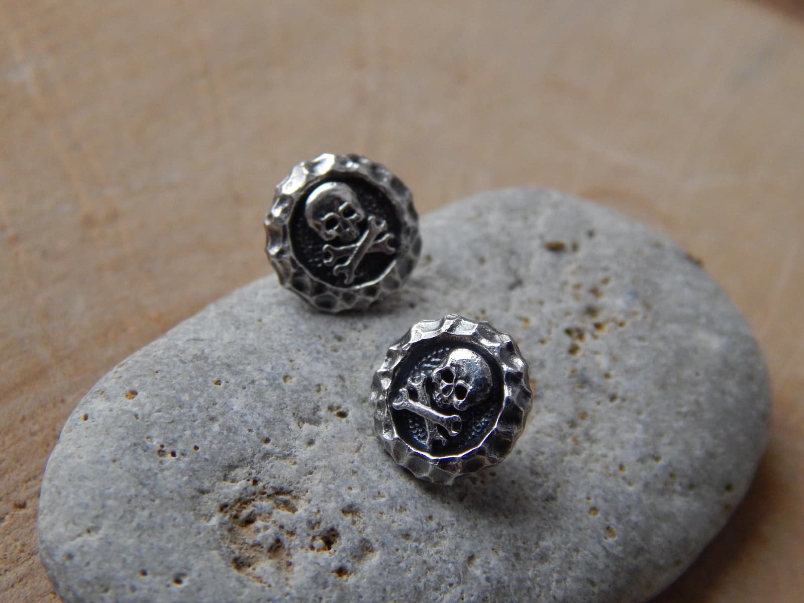 Pendientes de calavera y llaves para motero, foto 3