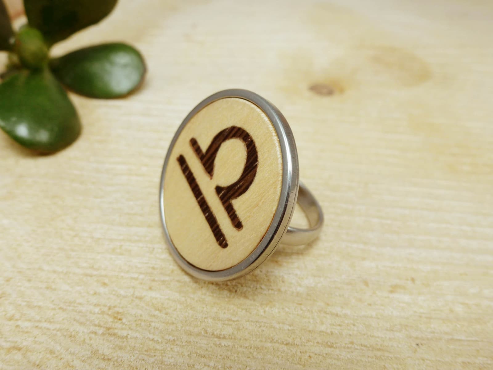 Anillo de madera y acero con el signo de Libra, foto 6