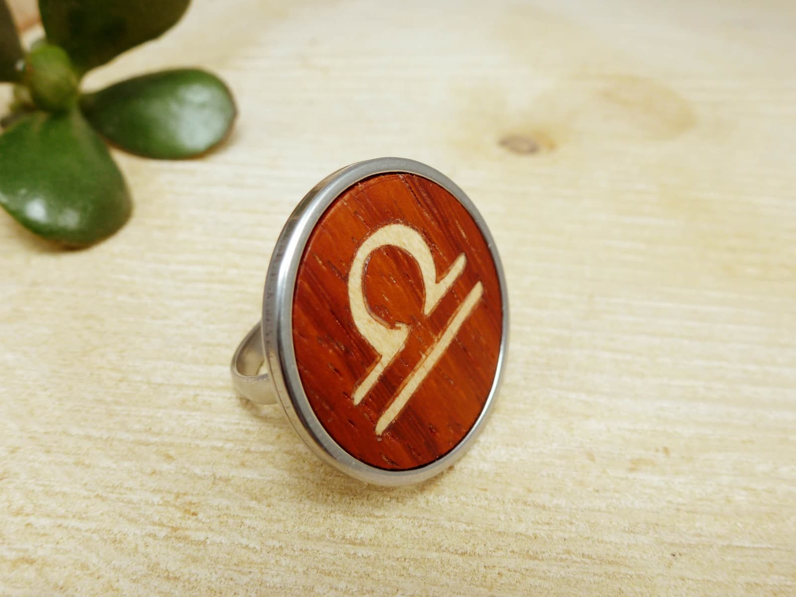 Anillo de madera y acero con el signo de Libra, foto 8