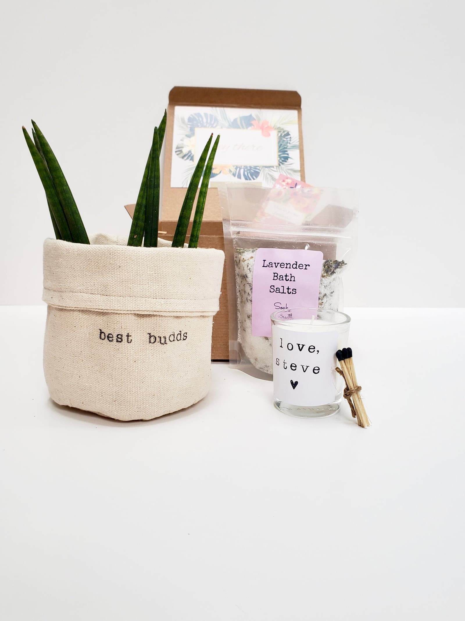 Caja de regalo de autocuidado con vela y sales