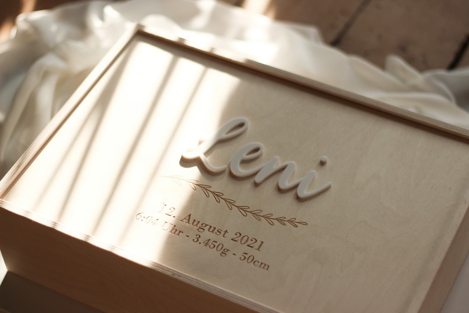 Caja de recuerdos personalizada con diseño floral boho, foto 5