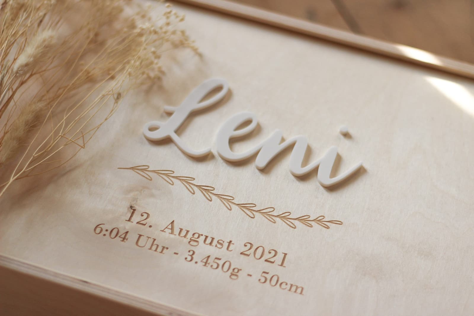 Caja de recuerdos personalizada con diseño floral boho