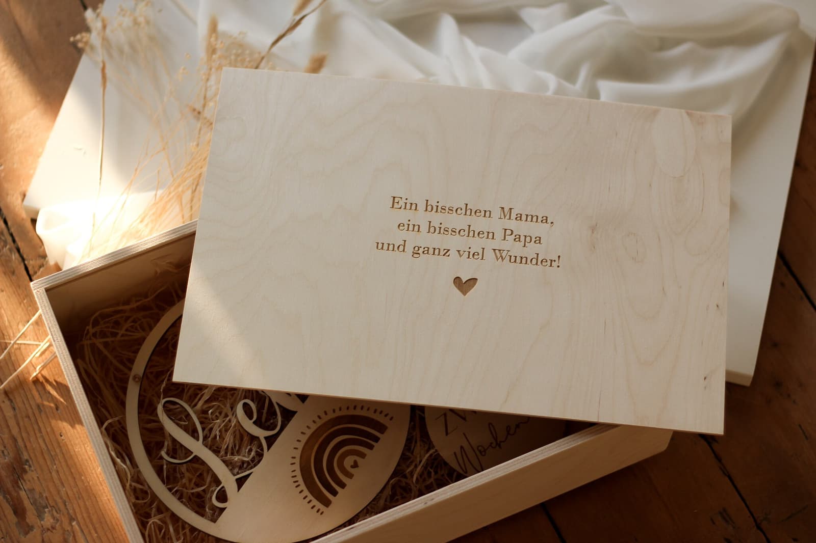 Caja de recuerdos personalizada con diseño floral boho, foto 9