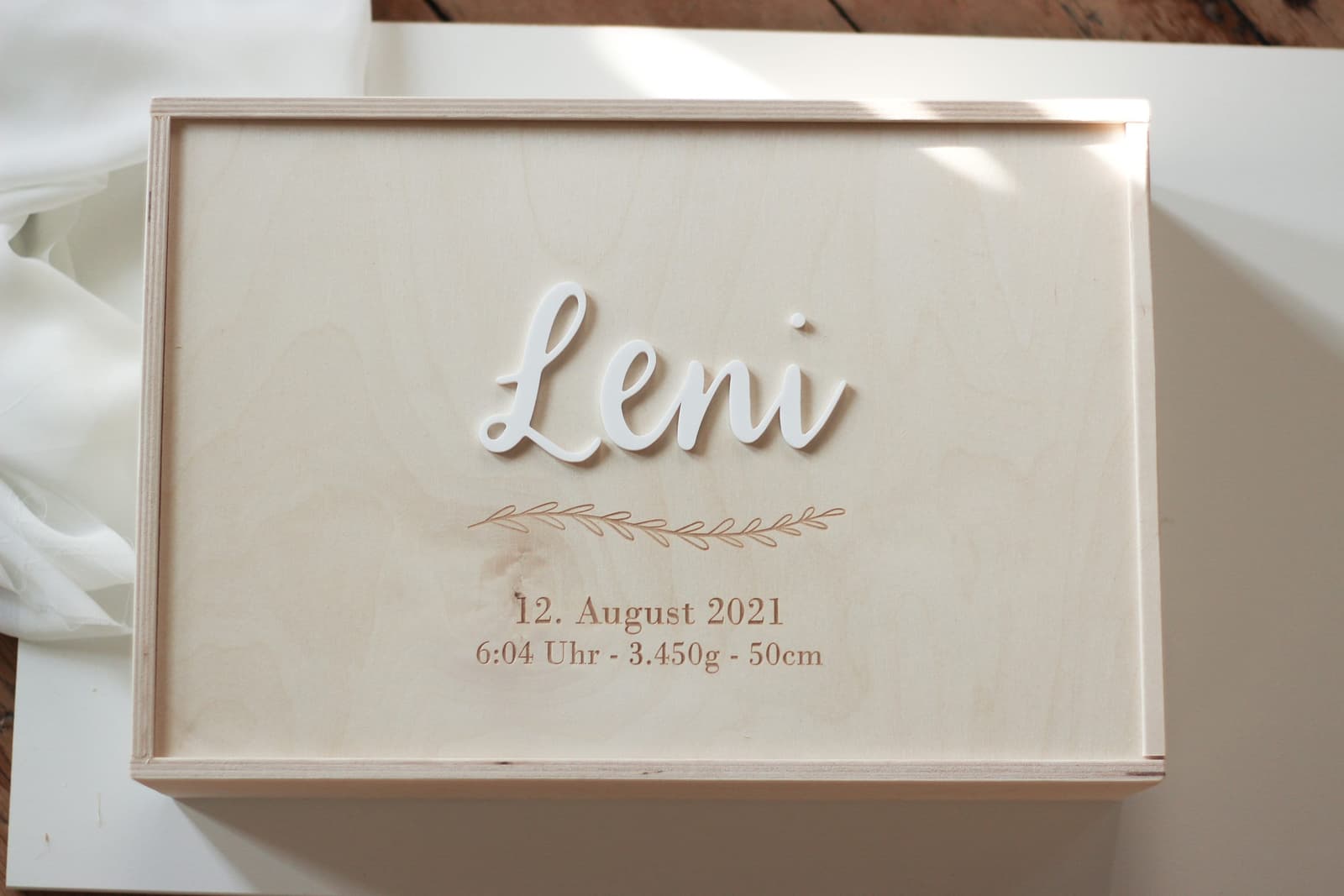 Caja de recuerdos personalizada con diseño floral boho, foto 2