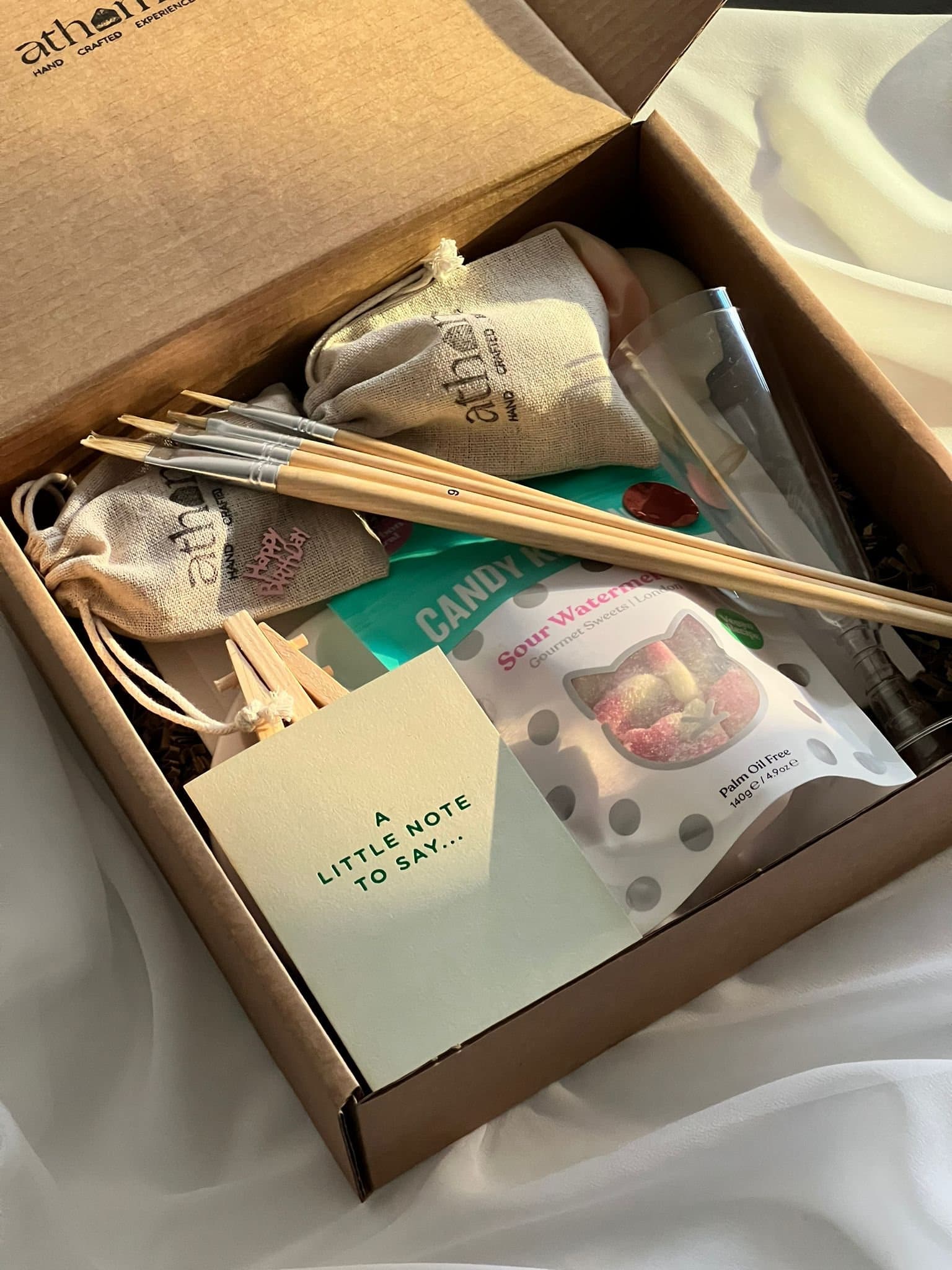 Kit de pintura con champán para una experiencia creativa de cumpleaños, foto 2