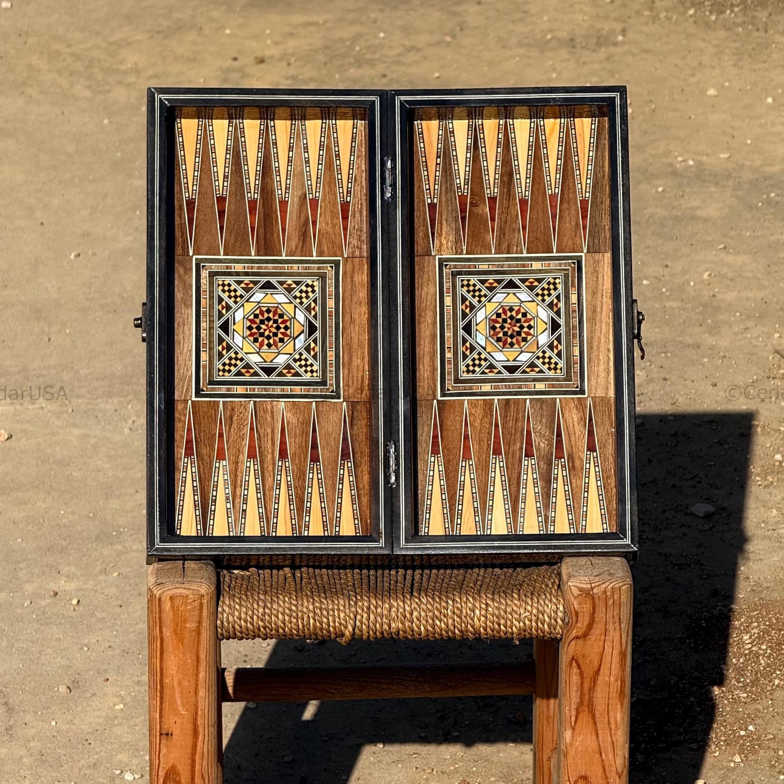 Tablero de ajedrez y backgammon artesanal, foto 4