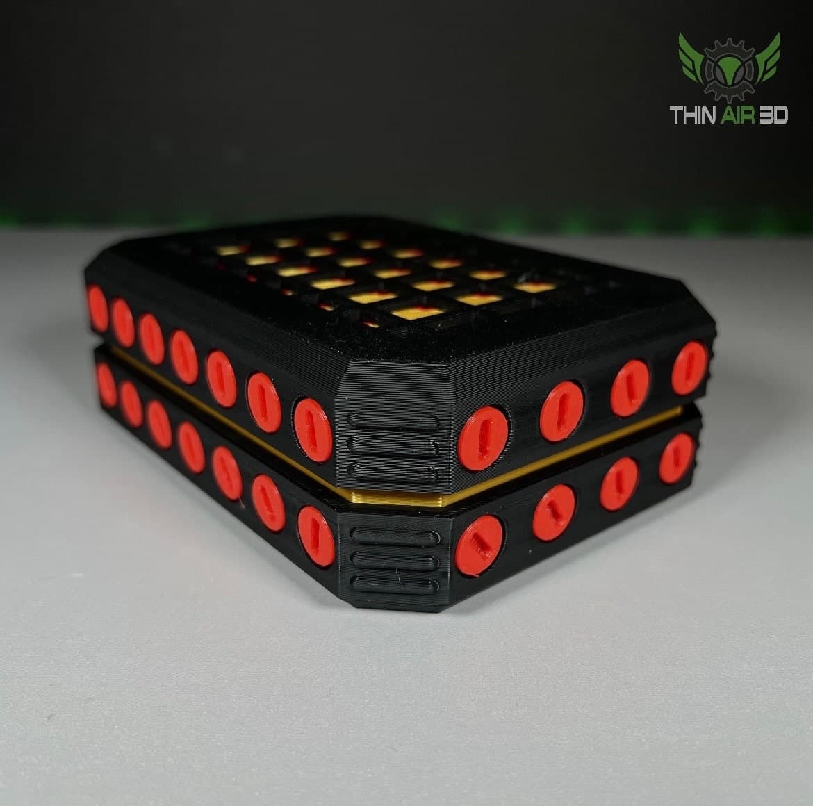 Caja de 134 tornillos de RoseAmeliaDesigns, cerrada