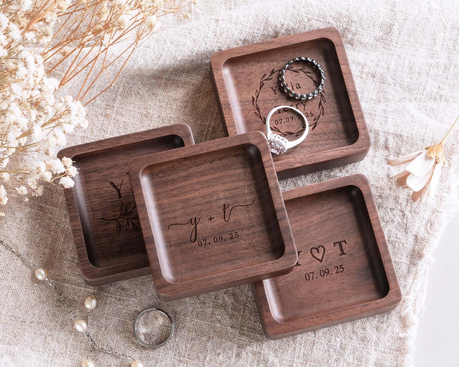 Plato de madera personalizado para guardar tu anillo, foto 10