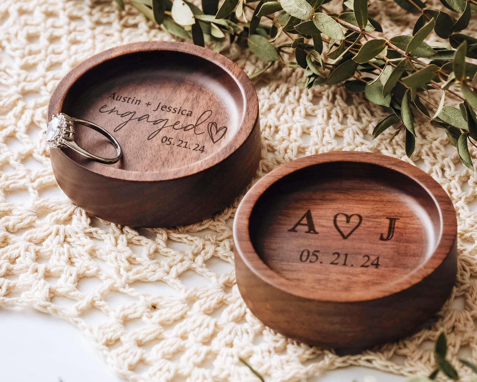 Plato de madera personalizado para guardar tu anillo, foto 5