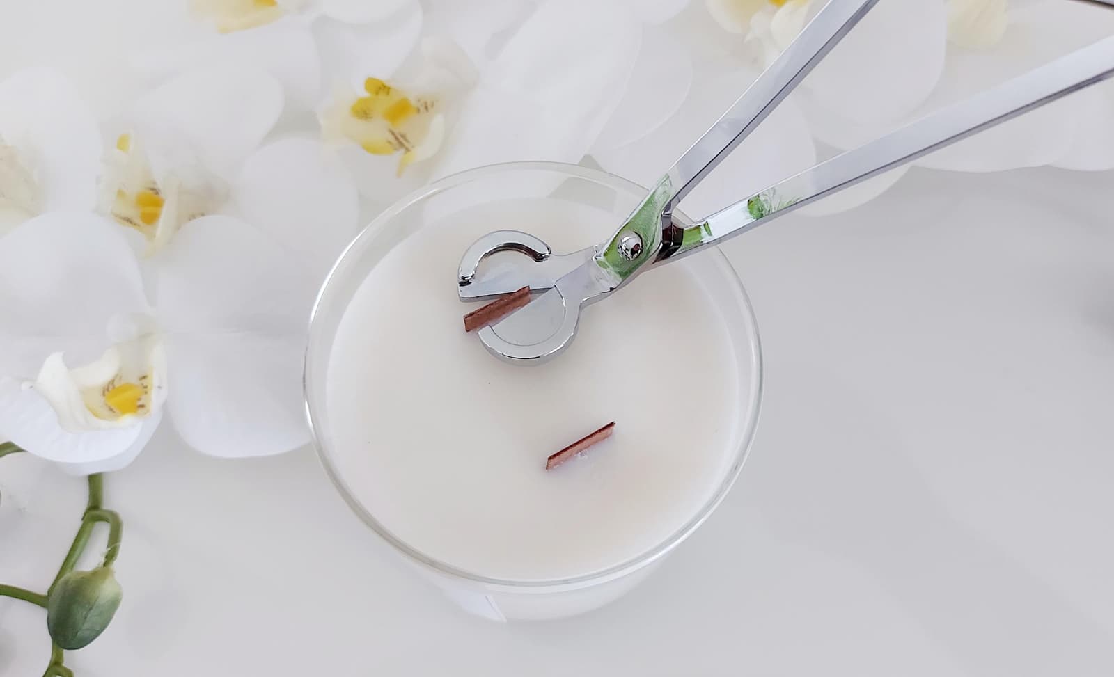 Candle wick scissors accessory for trimming wicks in gift sets