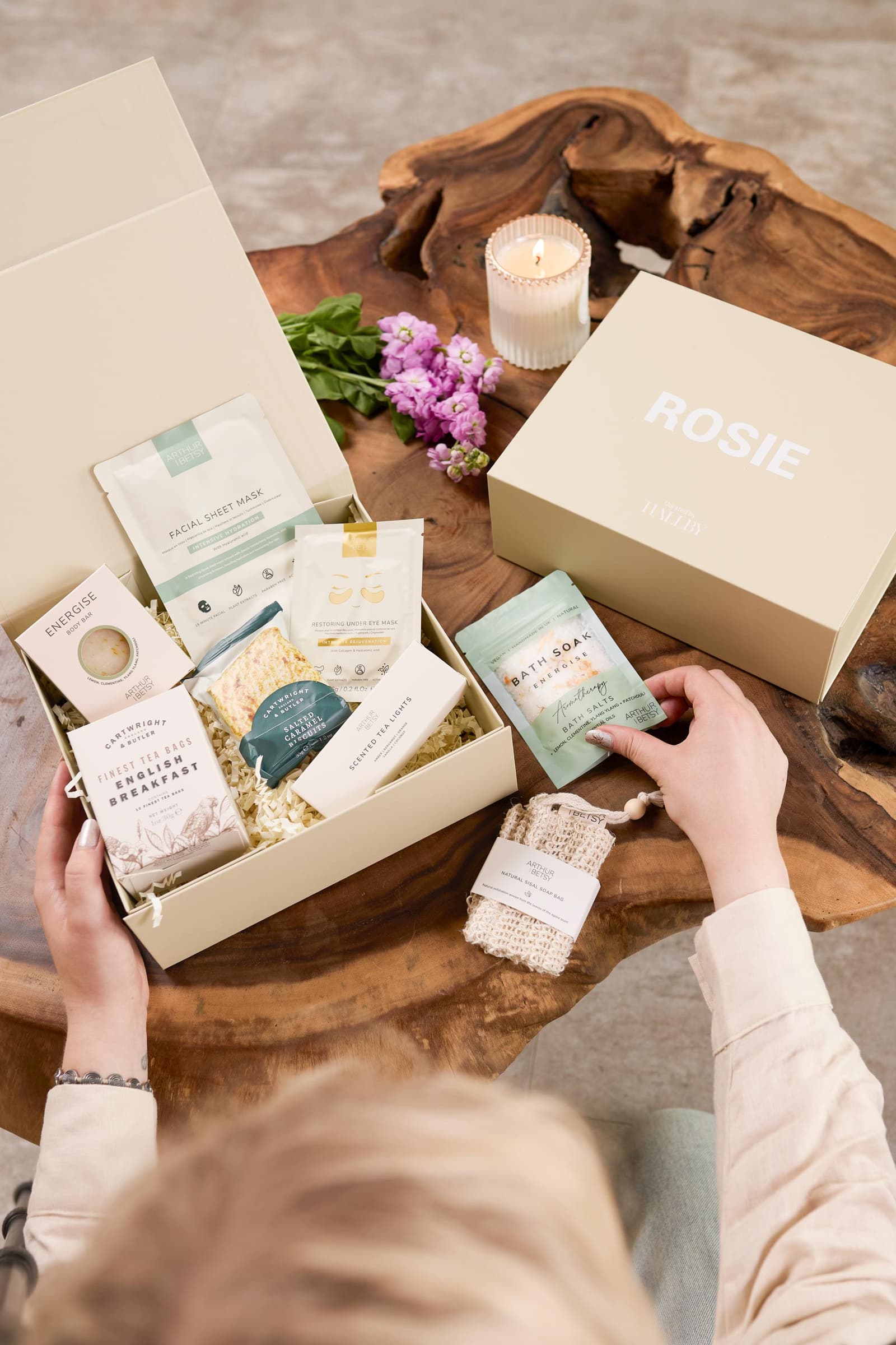 Caja de spa y autocuidado para futuras mamás de Hallby