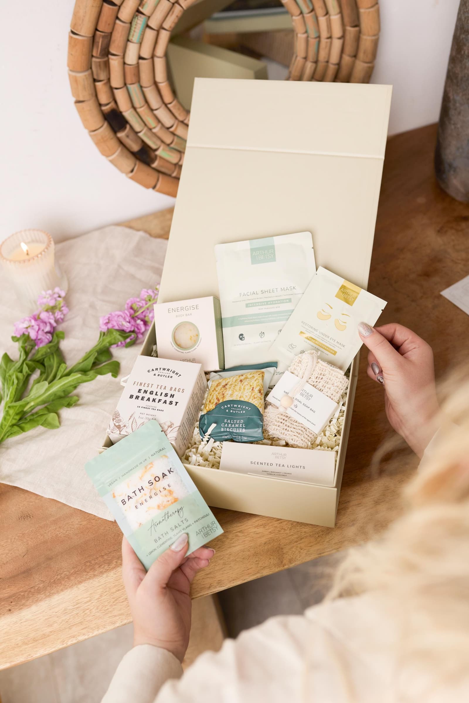 Caja de spa y autocuidado para futuras mamás de Hallby, foto 2