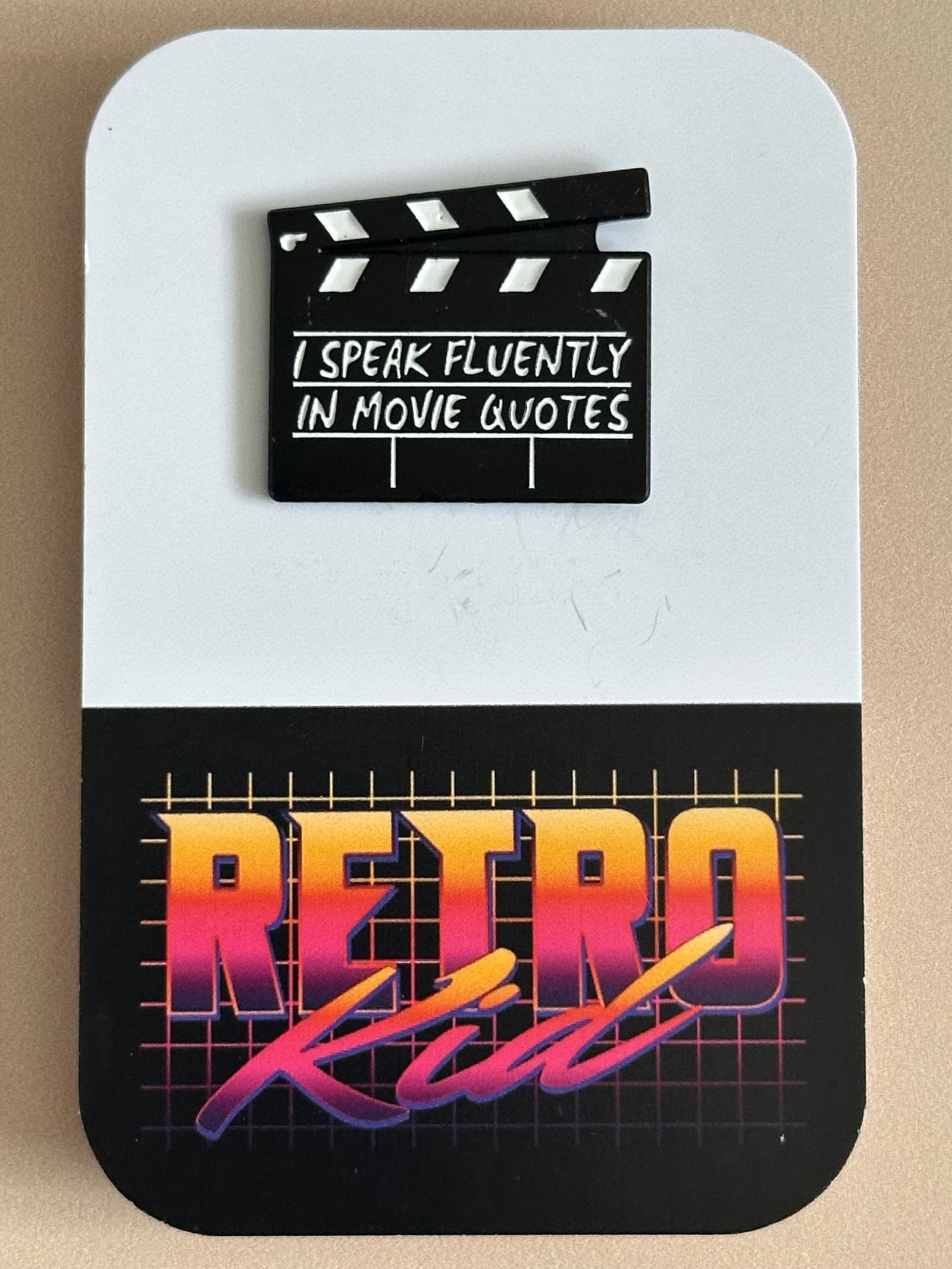 Pin de esmalte con claqueta de cine y frases de películas, foto 6