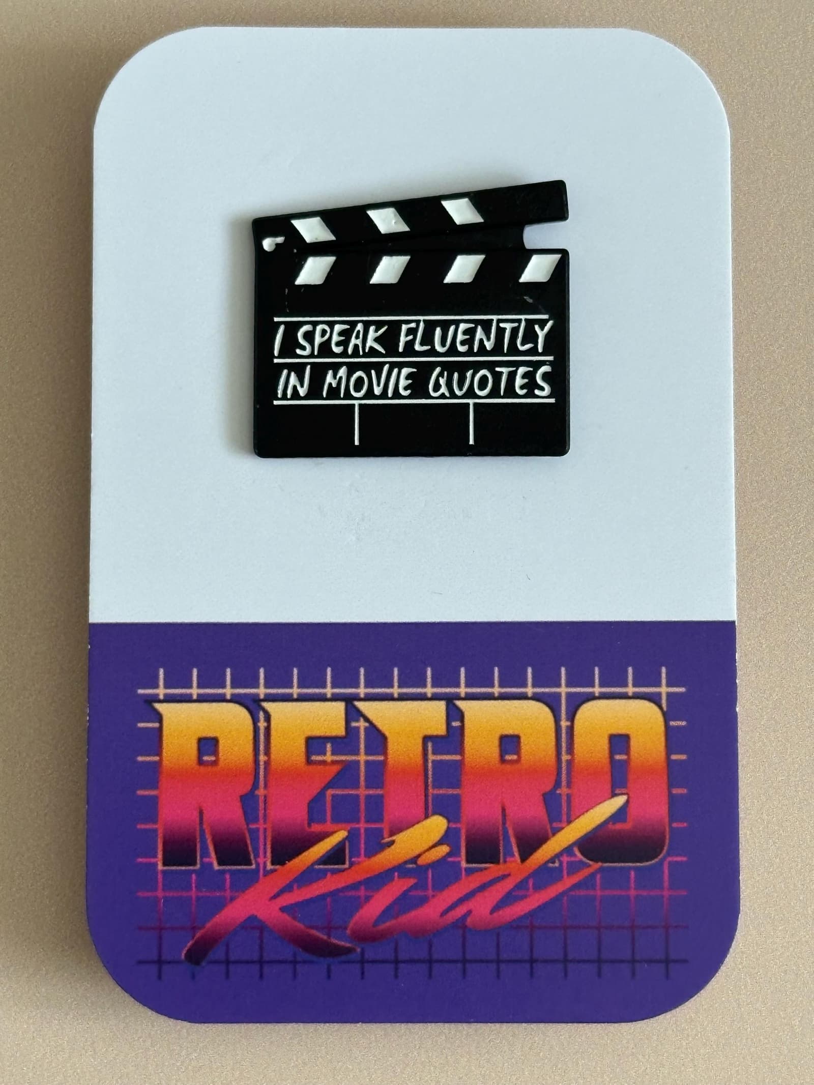 Pin de esmalte con claqueta de cine y frases de películas, foto 7