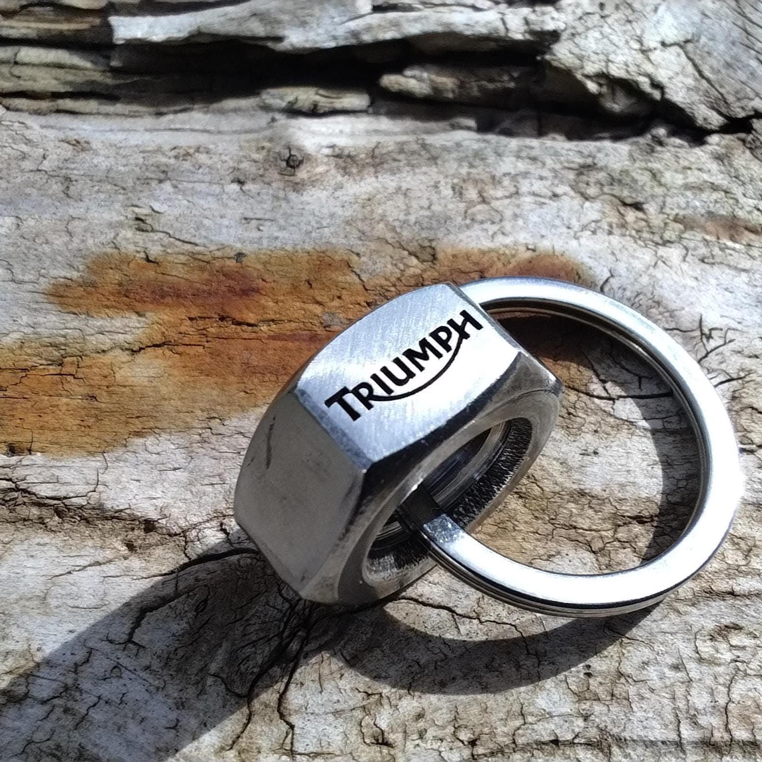 Llavero de tuerca Triumph personalizado
