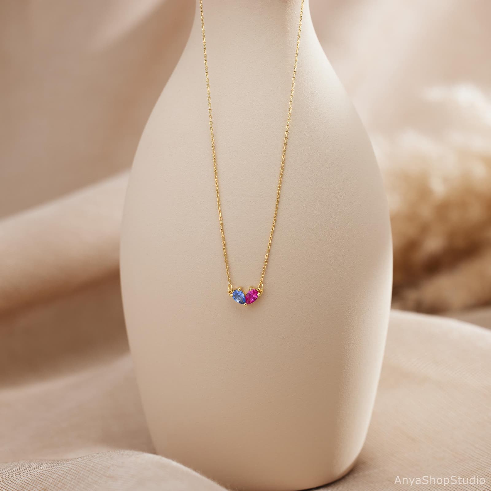 collar de joyeria con dos piedras natales en forma de corazon, foto 7