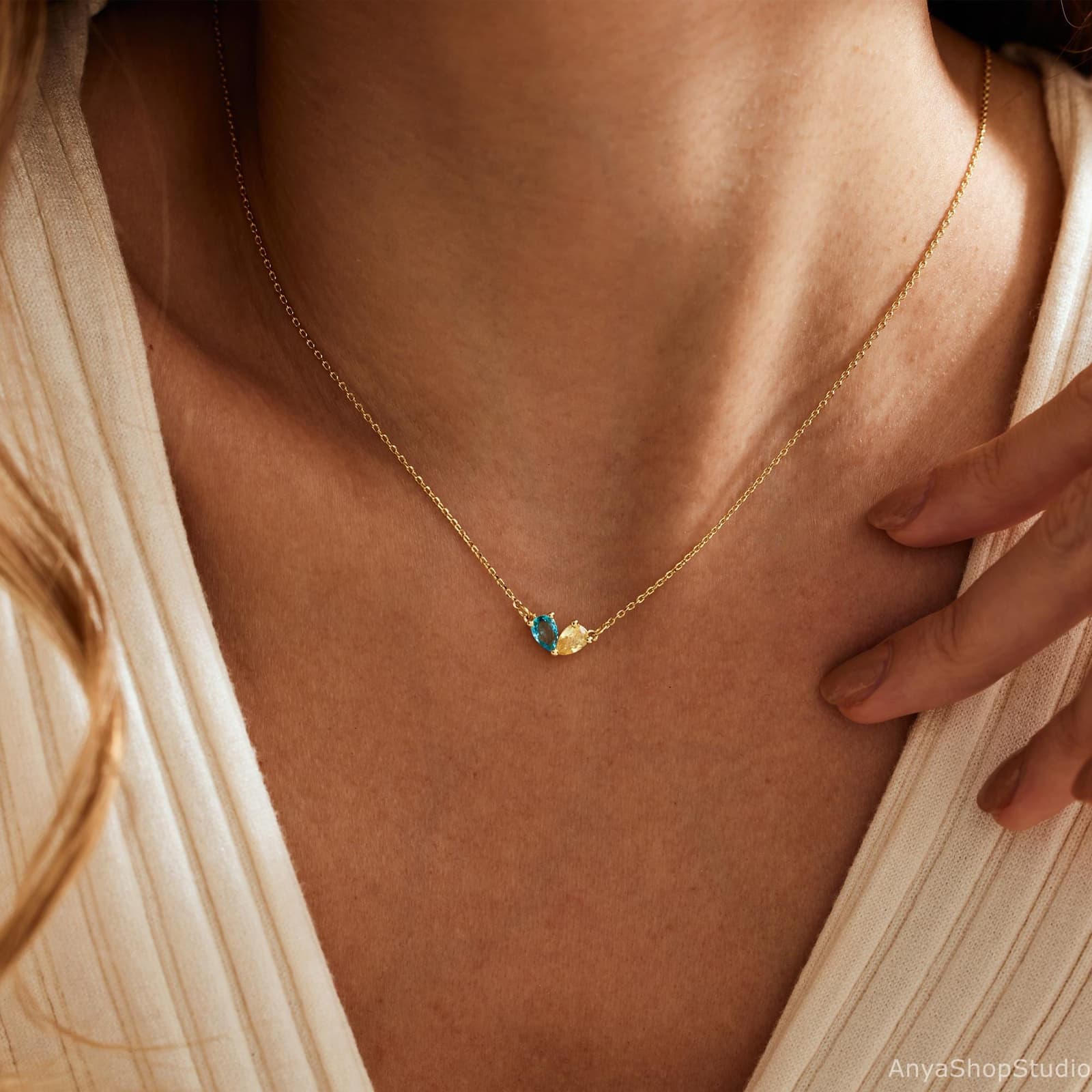 collar de joyeria con dos piedras natales en forma de corazon, foto 11