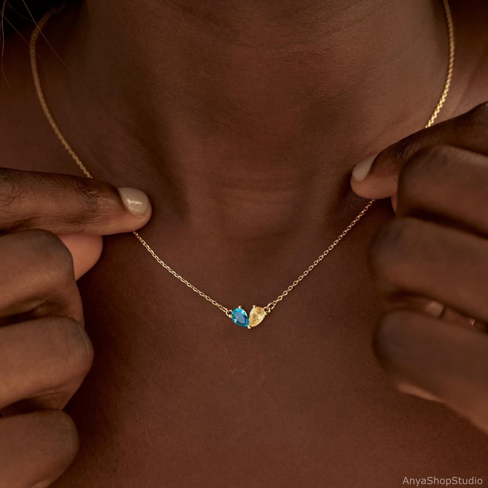 collar de joyeria con dos piedras natales en forma de corazon, foto 3