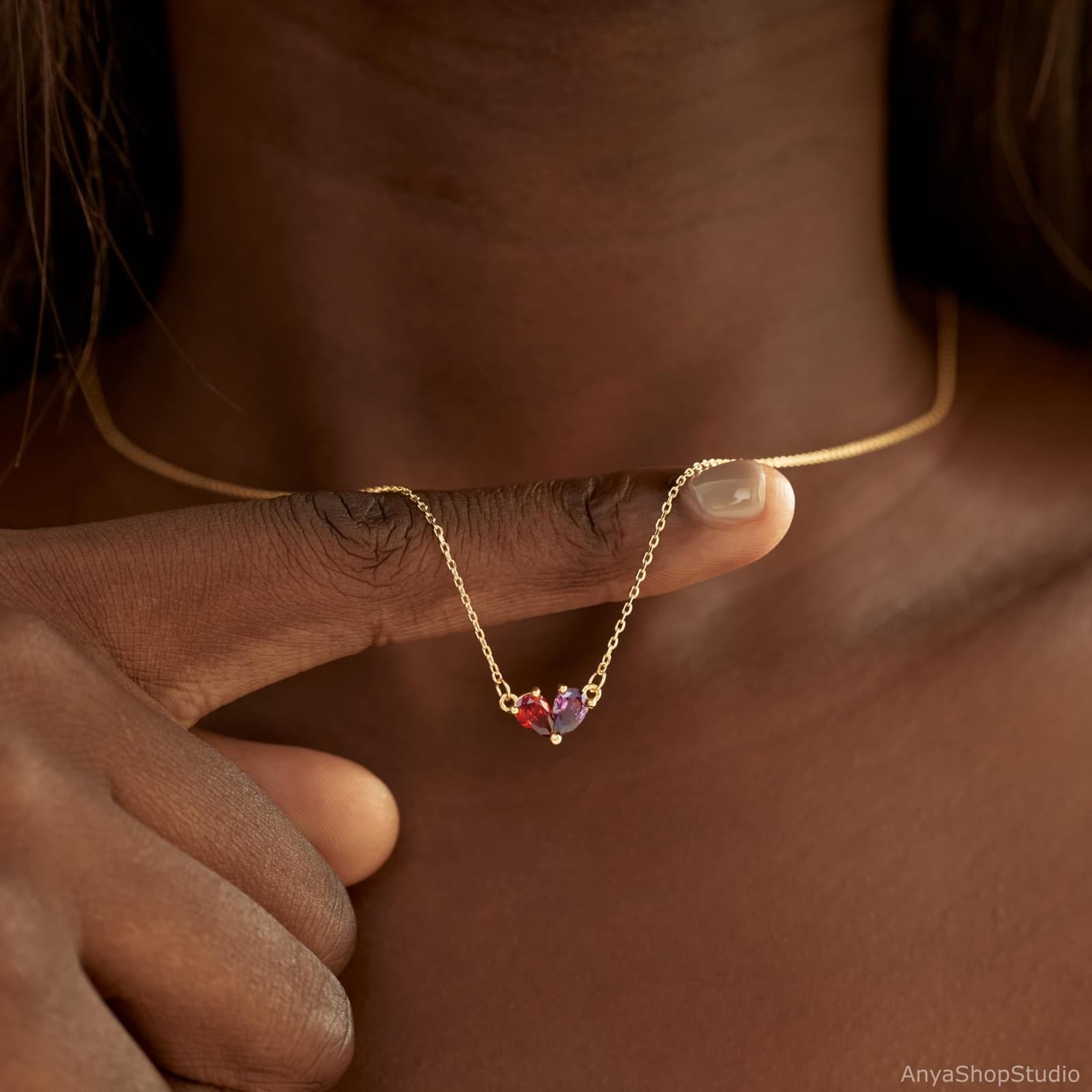 collar de joyeria con dos piedras natales en forma de corazon, foto 4