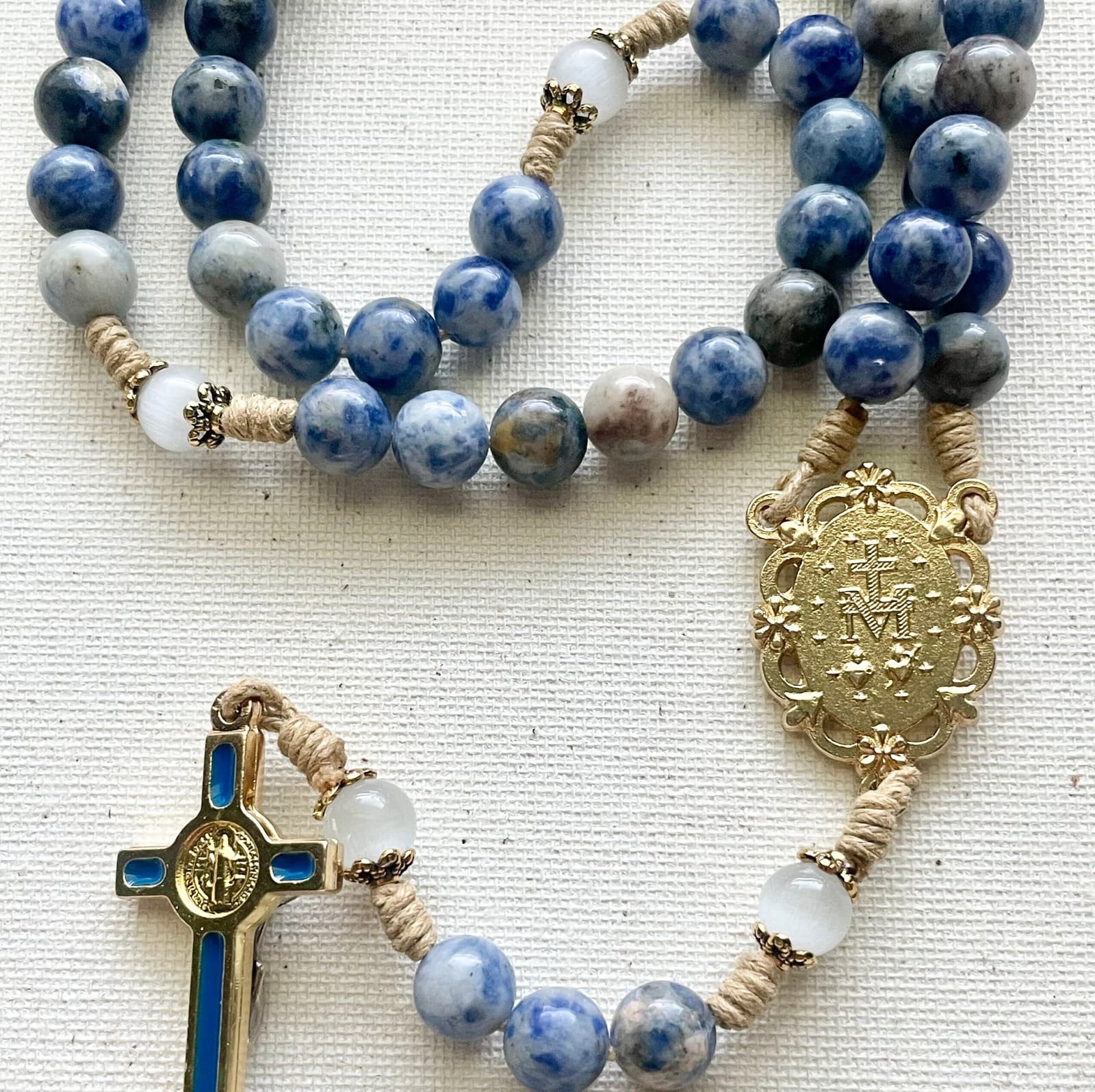 Rosario católico artesanal con cuentas de piedra, foto 3