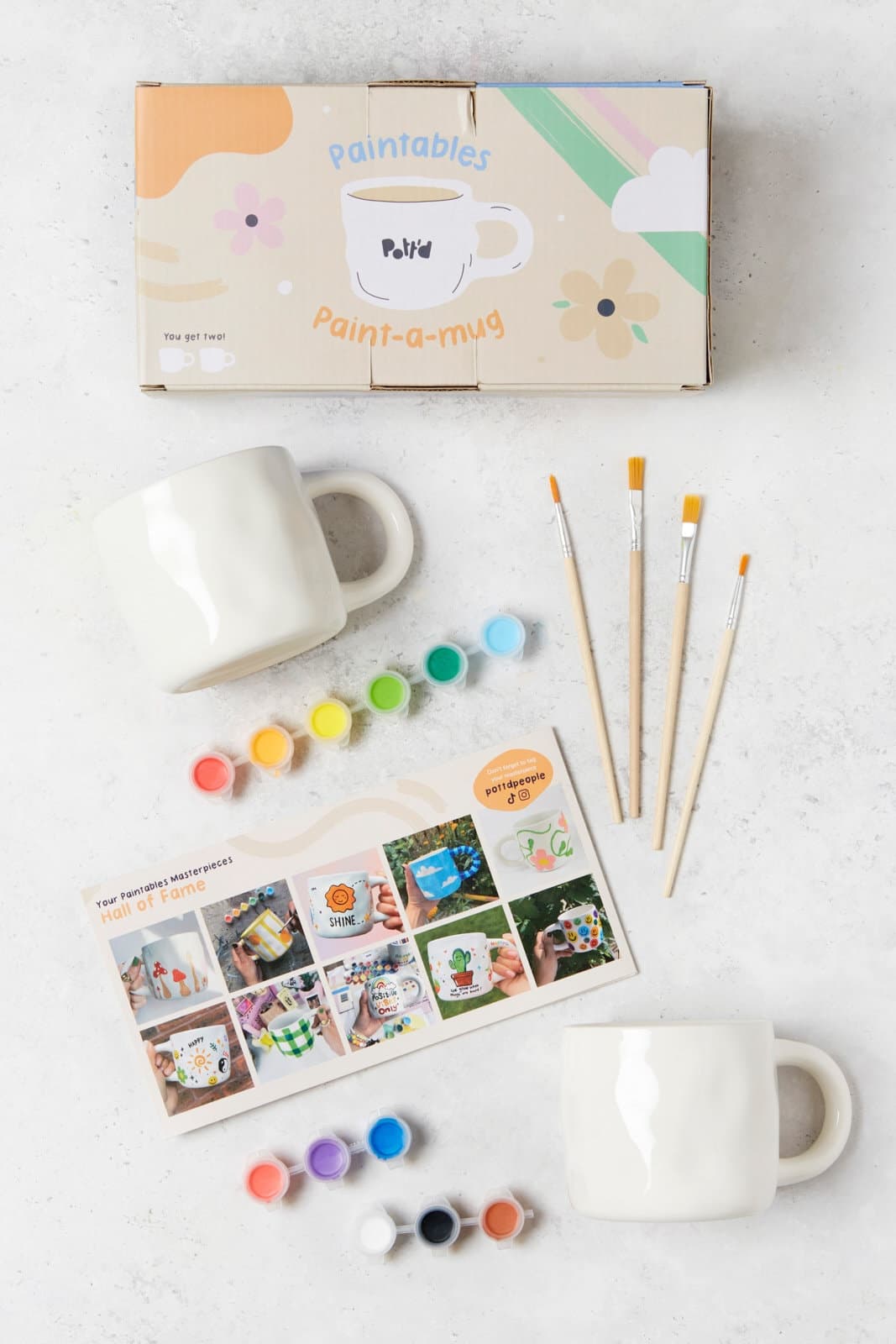 Taza de cerámica sin decorar antes de pintarla