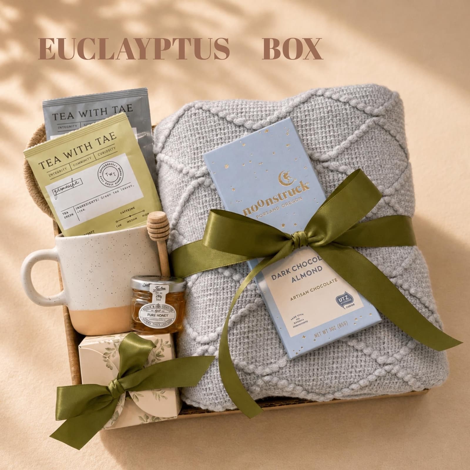 Cesta de regalo acogedora con taza y mantita, foto 10