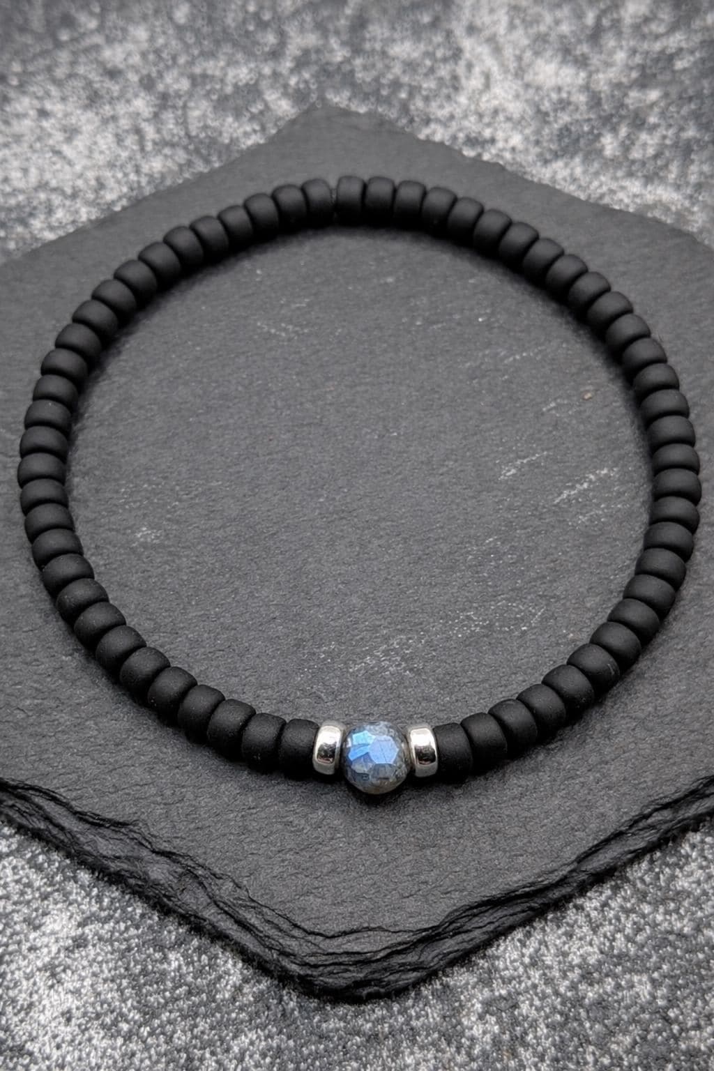 Pulsera masculina de labradorita y ónix negro