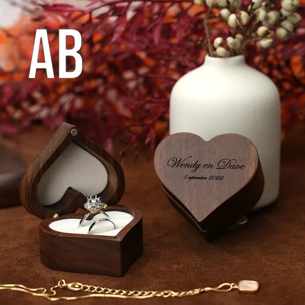 Caja de anillos de madera en forma de corazón